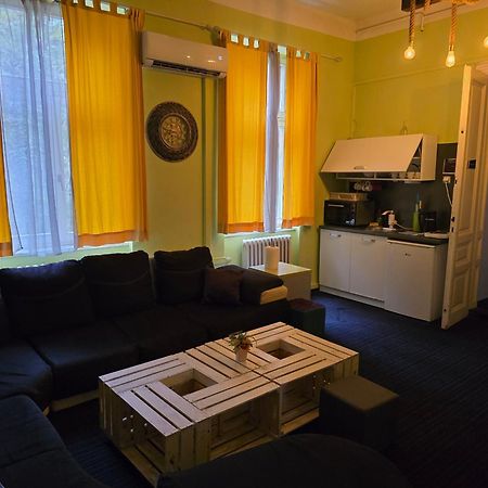 Spacious Tuzlaks Apartments Sarajevo Ferhadija Buitenkant foto