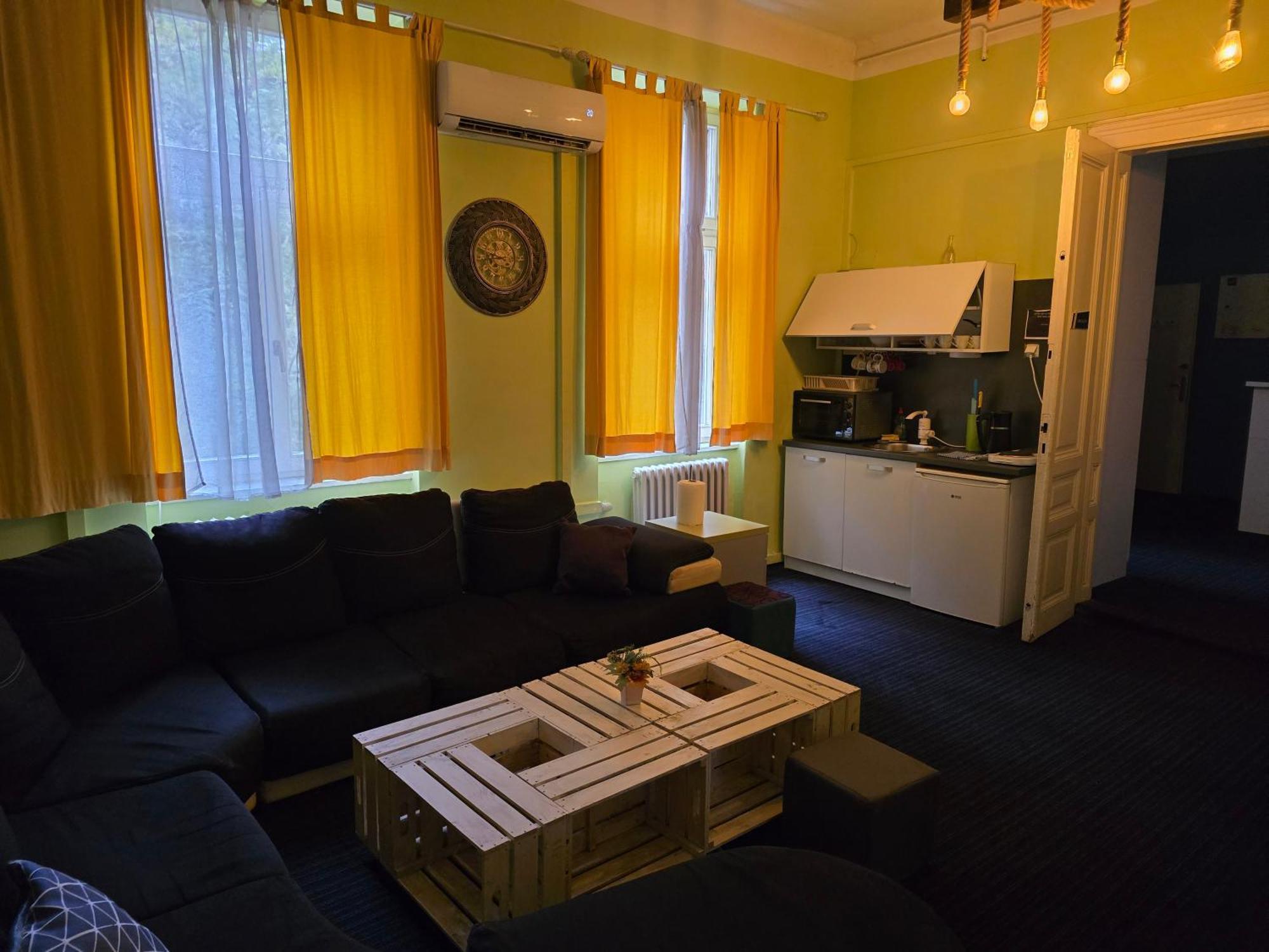 Spacious Tuzlaks Apartments Sarajevo Ferhadija Buitenkant foto